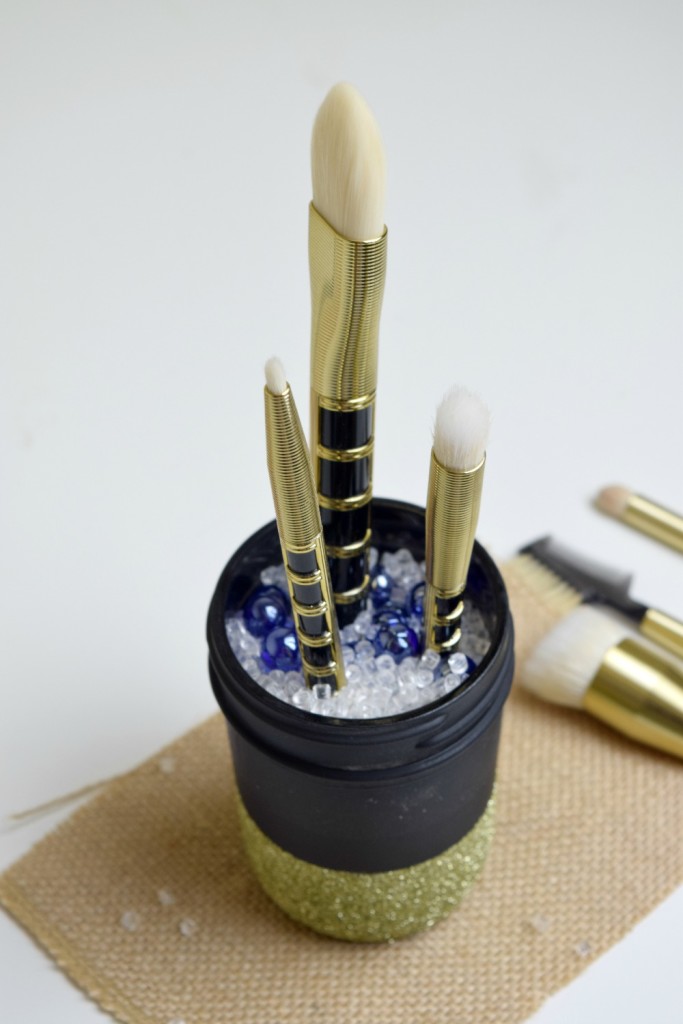 DIY Chic Makeup Brush Holder final